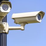 Monitoring i alarm w domu. Co działa, ile kosztuje i czego unikać